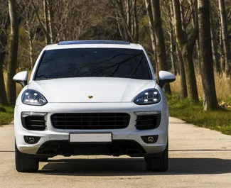 Wynajmij Porsche Cayenne 2016 w Czarnogórze. Paliwo: Diesel. Moc: 250 KM ➤ Koszt od 187 EUR za dobę.