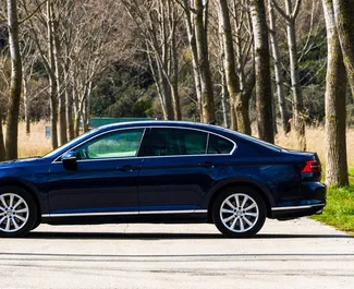Wynajmij Volkswagen Passat 2016 w Czarnogórze. Paliwo: Diesel. Moc: 187 KM ➤ Koszt od 64 EUR za dobę.