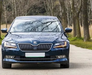 Skoda Superb 2020 do wynajęcia w Becici. Limit przebiegu nieograniczony.