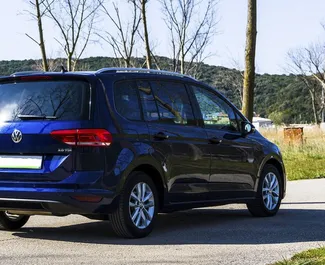 Volkswagen Touran – samochód kategorii Komfort, Minivan na wynajem w Czarnogórze ✓ Depozyt 200 EUR ✓ Ubezpieczenie: OC, Pasażerowie, Od Kradzieży.