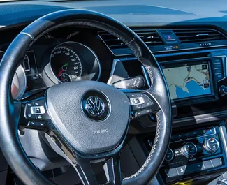 Volkswagen Touran 2016 do wynajęcia w Becici. Limit przebiegu nieograniczony.