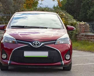Toyota Yaris – samochód kategorii Ekonomiczny, Komfort na wynajem w Czarnogórze ✓ Depozyt 100 EUR ✓ Ubezpieczenie: OC, Pasażerowie, Od Kradzieży.