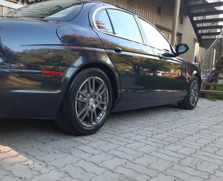 Wynajmij Jaguar S-Type 2010 na Krymie. Paliwo: Benzyna. Moc: 200 KM ➤ Koszt od 2183 RUB za dobę.