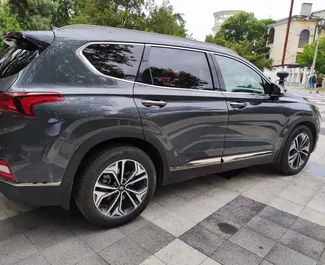Wynajmij Hyundai Santa Fe 2021 na Krymie. Paliwo: Benzyna. Moc: 200 KM ➤ Koszt od 5487 RUB za dobę.