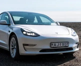 Wypożyczalnia Tesla Model 3 – Long Range w Keflaviku, Islandia ✓ Nr 3452. ✓ Skrzynia Automatyczna ✓ Opinii: 0.