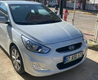 Wypożyczalnia Hyundai Accent Blue na lotnisku w Antalyi, Turcja ✓ Nr 3810. ✓ Skrzynia Automatyczna ✓ Opinii: 0.