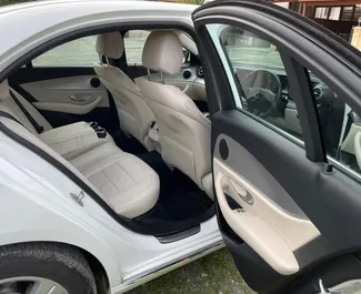Mercedes-Benz E220 – samochód kategorii Premium na wynajem na Cyprze ✓ Depozyt 700 EUR ✓ Ubezpieczenie: OC, CDW, Młody.
