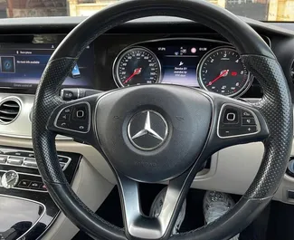 Silnik Benzyna 2,2 l – Wynajmij Mercedes-Benz E220 w Limassol.