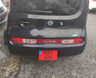 Wynajmij Nissan Cube 2013 na Cyprze. Paliwo: Benzyna. Moc: 100 KM ➤ Koszt od 30 EUR za dobę.