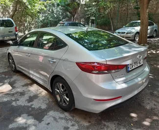 Hyundai Elantra 2017 do wynajęcia na lotnisku w Tbilisi. Limit przebiegu nieograniczony.