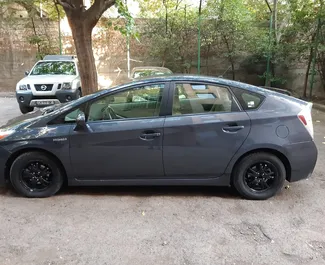 Toyota Prius – samochód kategorii Ekonomiczny, Komfort na wynajem w Gruzji ✓ Depozyt 500 GEL ✓ Ubezpieczenie: OC, SCDW, Od Kradzieży.