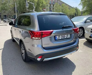 Wynajmij Mitsubishi Outlander Xl 2018 w Gruzji. Paliwo: Benzyna. Moc: 220 KM ➤ Koszt od 180 GEL za dobę.