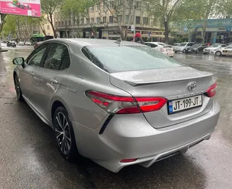 Toyota Camry – samochód kategorii Komfort, Premium na wynajem w Gruzji ✓ Depozyt 200 GEL ✓ Ubezpieczenie: OC, CDW, SCDW, Pasażerowie, Od Kradzieży.