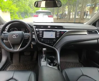 Silnik Benzyna 2,5 l – Wynajmij Toyota Camry w Tbilisi.
