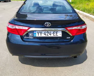 Toyota Camry – samochód kategorii Komfort, Premium na wynajem w Gruzji ✓ Depozyt 100 GEL ✓ Ubezpieczenie: OC, CDW, SCDW, Pasażerowie, Od Kradzieży, Bez Depozytu.