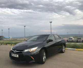 Wynajmij Toyota Camry 2017 w Gruzji. Paliwo: Benzyna. Moc: 195 KM ➤ Koszt od 110 GEL za dobę.