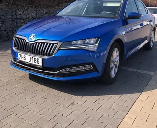 Wynajmij Skoda Superb w Praga Czechy