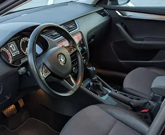 Wynajmij Skoda Octavia Combi 2019 in Czechia. Paliwo: Diesel. Moc: 110 KM ➤ Koszt od 50 EUR za dobę.