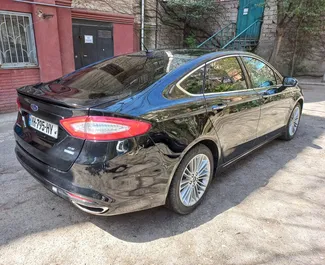 Ford Fusion Sedan 2017 do wynajęcia na lotnisku w Tbilisi. Limit przebiegu nieograniczony.