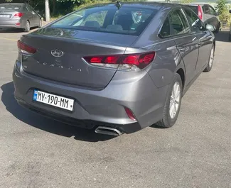 Hyundai Sonata – samochód kategorii Komfort, Premium na wynajem w Gruzji ✓ Depozyt 300 GEL ✓ Ubezpieczenie: OC, CDW, SCDW, Pasażerowie, Od Kradzieży.