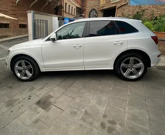 Wynajmij Audi Q5 2014 w Gruzji. Paliwo: Benzyna. Moc: 292 KM ➤ Koszt od 175 GEL za dobę.