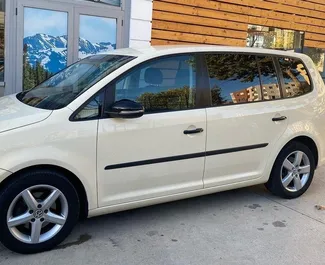 Wynajem samochodu Volkswagen Touran nr 4683 (Automatyczna) w Tiranie, z silnikiem 2,0l. Diesel ➤ Bezpośrednio od Aldi w Albanii.