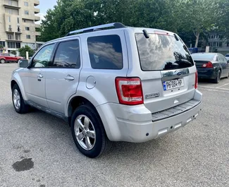 Wnętrze Ford Escape do wynajęcia w Gruzji. Doskonały samochód 5-osobowy. ✓ Skrzynia Automatyczna.