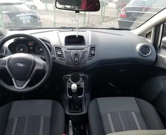 Ford Fiesta – samochód kategorii Ekonomiczny na wynajem w Albanii ✓ Depozyt 300 EUR ✓ Ubezpieczenie: OC, CDW, Zagranica.