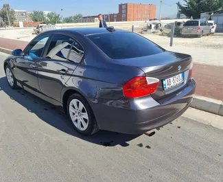 Wynajmij BMW 320i 2007 w Albanii. Paliwo: Gaz. Moc: 130 KM ➤ Koszt od 46 EUR za dobę.