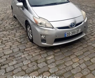 Wynajmij Toyota Prius 2011 w Gruzji. Paliwo: Benzyna. Moc: 136 KM ➤ Koszt od 117 GEL za dobę.