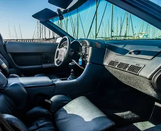 Wnętrze Chevrolet Corvette do wynajęcia w Hiszpanii. Doskonały samochód 2-osobowy. ✓ Skrzynia Manualna.
