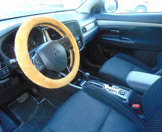 Mitsubishi Outlander – samochód kategorii Komfort, Crossover na wynajem w ZEA ✓ Depozyt 1500 AED ✓ Ubezpieczenie: OC, CDW.