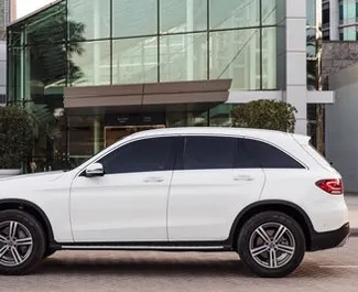 Wypożyczalnia Mercedes-Benz GLC300 w Dubaju, ZEA ✓ Nr 4948. ✓ Skrzynia Automatyczna ✓ Opinii: 0.