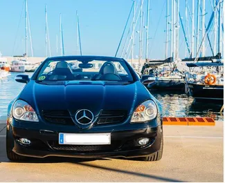 Wnętrze Mercedes-Benz SLK Cabrio do wynajęcia w Hiszpanii. Doskonały samochód 2-osobowy. ✓ Skrzynia Automatyczna.