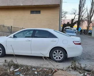 Wynajem samochodu Toyota Camry nr 5315 (Automatyczna) w Tbilisi, z silnikiem 2,4l. Hybryda ➤ Bezpośrednio od Badri w Gruzji.