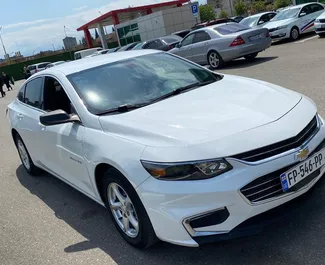 Wynajmij Chevrolet Malibu 2019 w Gruzji. Paliwo: Benzyna. Moc: 150 KM ➤ Koszt od 100 GEL za dobę.