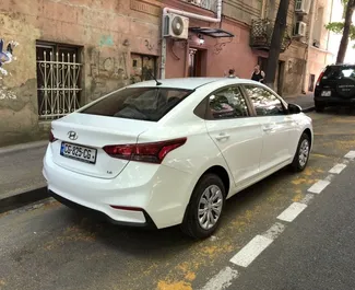 Wynajmij Hyundai Accent 2019 w Gruzji. Paliwo: Benzyna. Moc:  KM ➤ Koszt od 126 GEL za dobę.