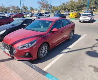 Wynajmij Hyundai Sonata 2019 w ZEA. Paliwo: Benzyna. Moc:  KM ➤ Koszt od 126 AED za dobę.