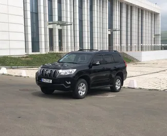 Wynajmij Toyota Land Cruiser Prado 2020 w Gruzji. Paliwo: Diesel. Moc: 600 KM ➤ Koszt od 220 GEL za dobę.