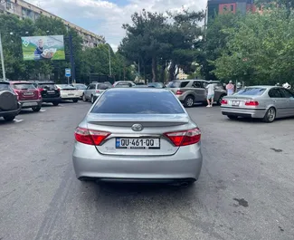 Wynajmij Toyota Camry 2015 w Gruzji. Paliwo: Benzyna. Moc: 178 KM ➤ Koszt od 85 GEL za dobę.