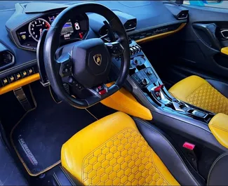 Lamborghini Huracan 2022 do wynajęcia w Dubaju. Limit przebiegu nieograniczony.