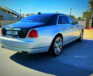 Silnik Benzyna  l – Wynajmij Rolls-Royce Ghost w Dubaju.