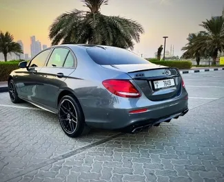 Silnik Benzyna  l – Wynajmij Mercedes-Benz E300 w Dubaju.