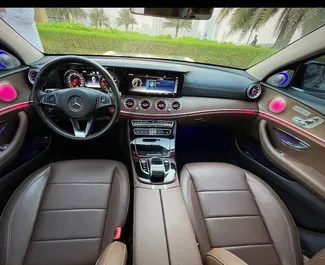 Mercedes-Benz E300 2022 do wynajęcia w Dubaju. Limit przebiegu nieograniczony.