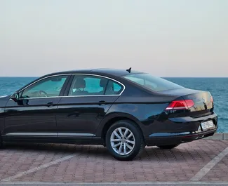 Wynajmij Volkswagen Passat 2018 w Czarnogórze. Paliwo: Diesel. Moc: 150 KM ➤ Koszt od 45 EUR za dobę.