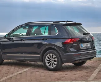 Wynajmij Volkswagen Tiguan 2019 w Czarnogórze. Paliwo: Diesel. Moc: 150 KM ➤ Koszt od 45 EUR za dobę.