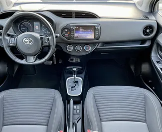 Wynajmij Toyota Yaris 2020 w Czarnogórze. Paliwo: Benzyna. Moc: 120 KM ➤ Koszt od 19 EUR za dobę.