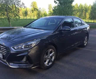 Wynajmij Hyundai Sonata 2019 na Białorusi. Paliwo: Benzyna. Moc: 150 KM ➤ Koszt od 53 USD za dobę.