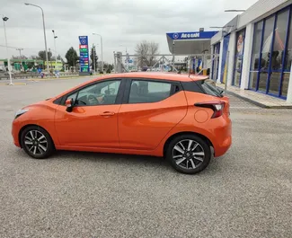 Nissan Micra 2019 do wynajęcia na lotnisku w Salonikach. Limit przebiegu 150 km/dzień.