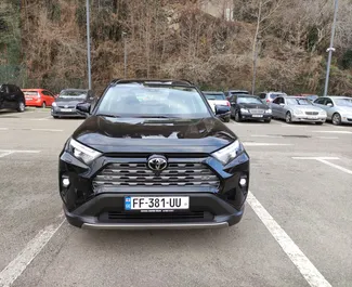 Wynajmij Toyota Rav4 2022 w Gruzji. Paliwo: Benzyna. Moc: 150 KM ➤ Koszt od 195 GEL za dobę.